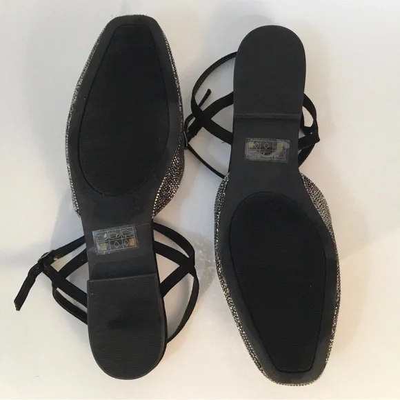 Journee Collection ‘Nysha’ Sandal Flats - Picture 12 of 16
